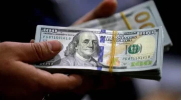 الدولار يعاند الدينار من جديد.. الأسعار تولع ببغداد وأربيل وتكسر حاجز الـ142 ألف